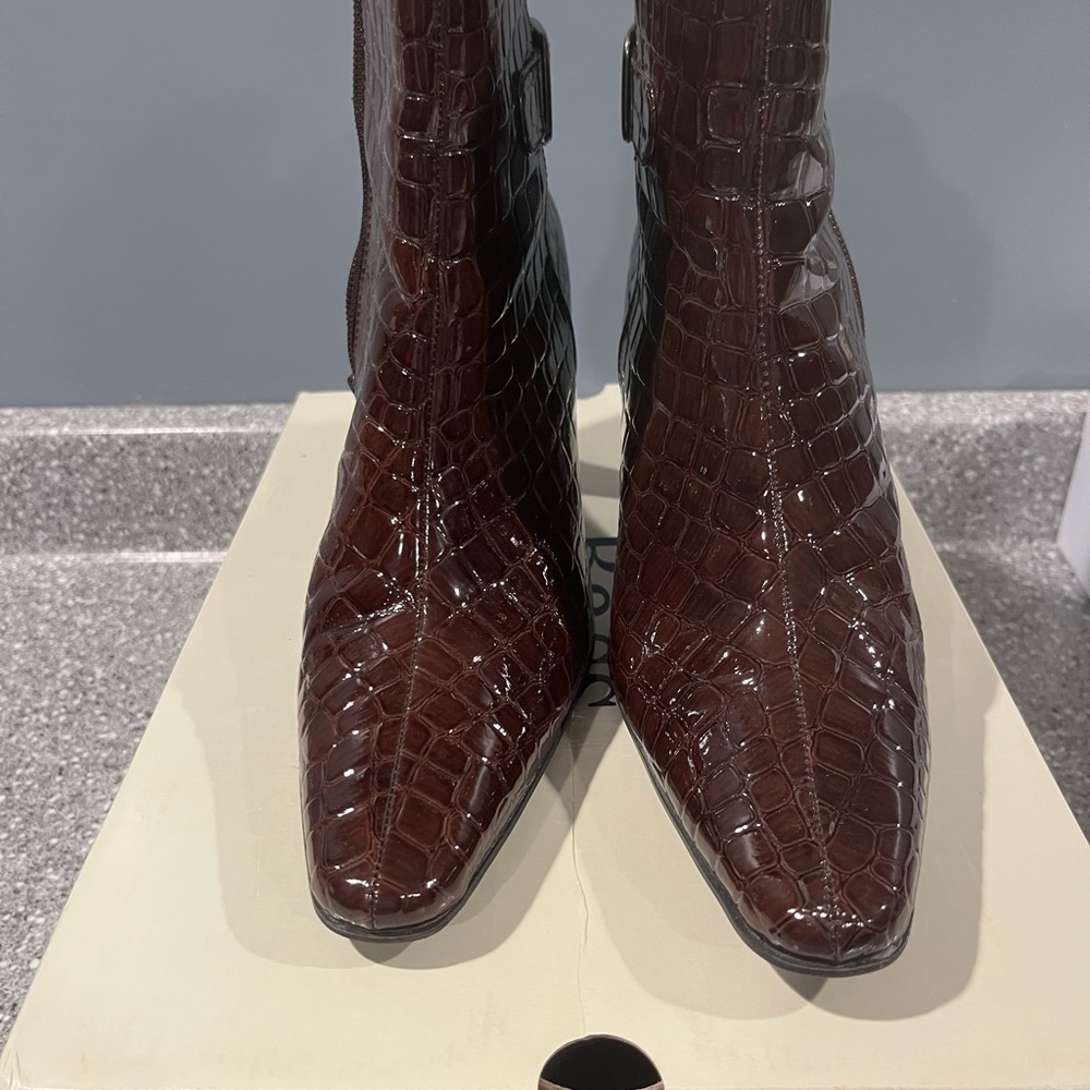 Women’s brown, textured Bass ankle boots, size 7 1/2